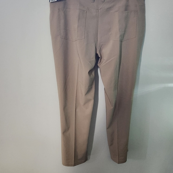 🩳 Ben Hogan Performance Men’s Pants – Size 42x30 – Tan – NWT – UPF 50+ - Picture 11 of 14